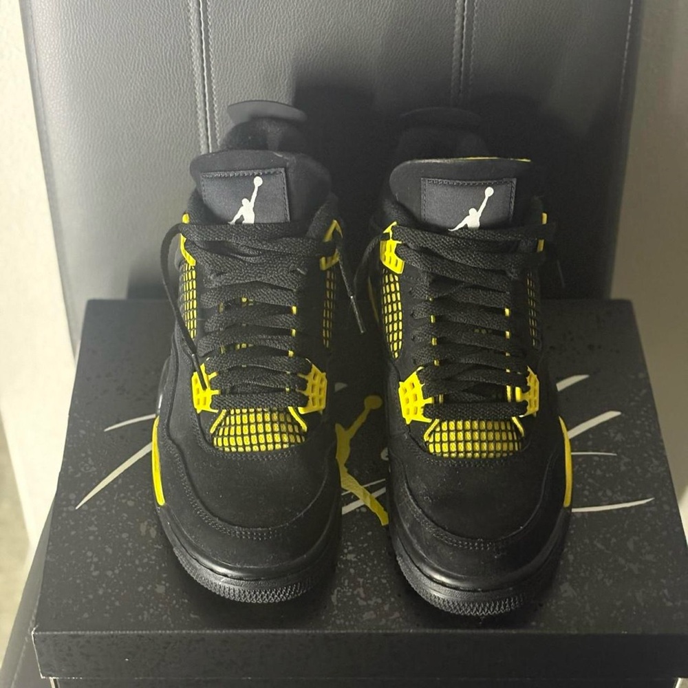 Jordan Men's Sneakers in Black and Yellow